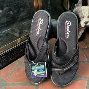 SKECHERS Memory Foam Wedge Heel Sandals Thong Cushion Shoes Women’s 8